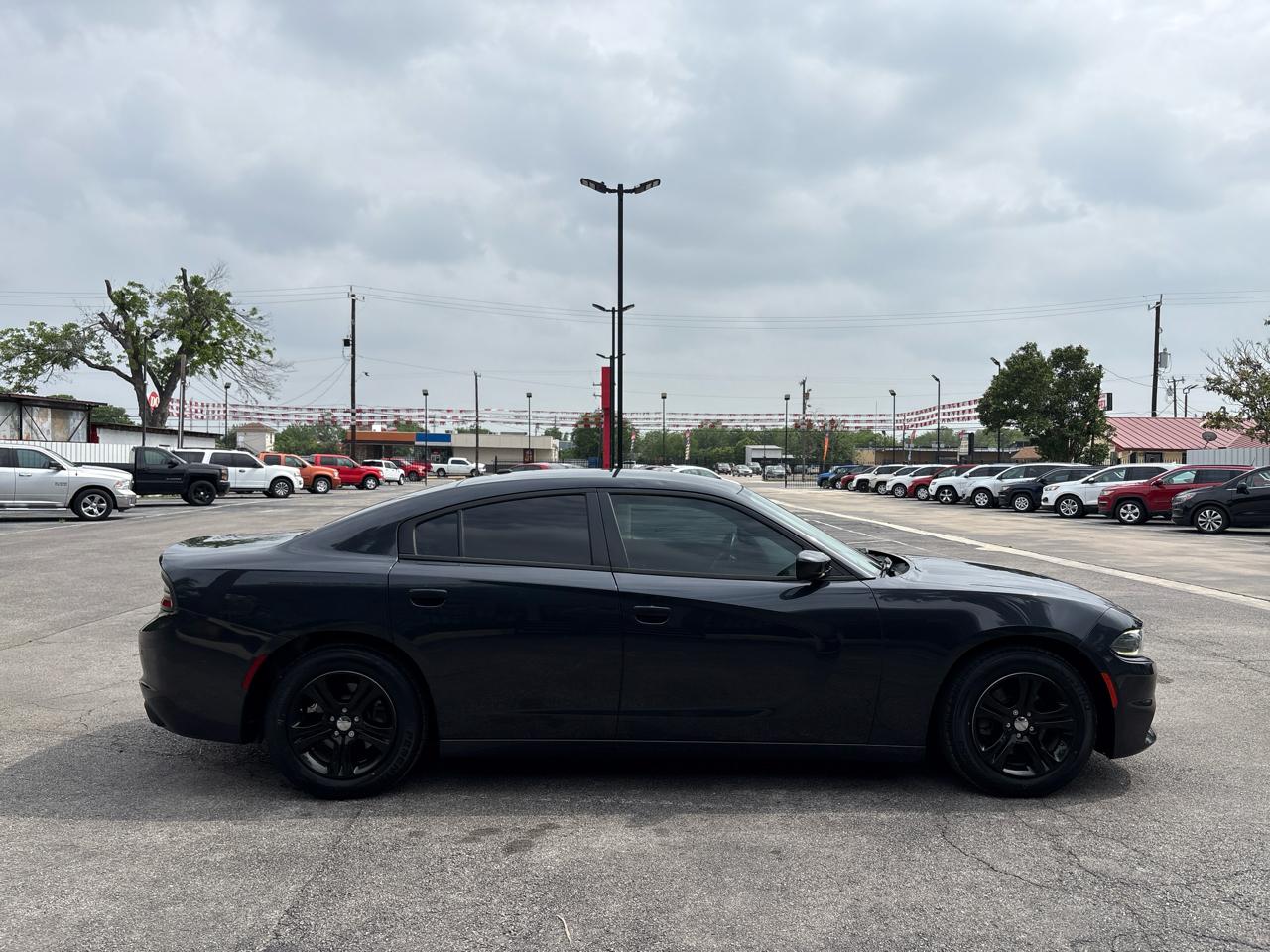 Dodge Charger 4dr Sdn SE RWD 2016