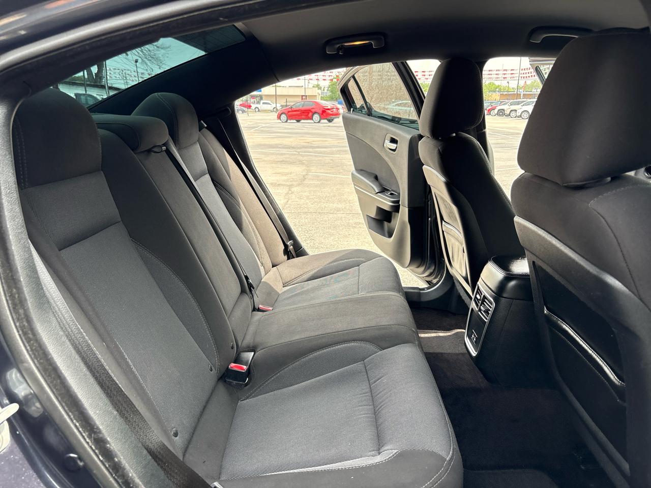 Dodge Charger 4dr Sdn SE RWD 2016