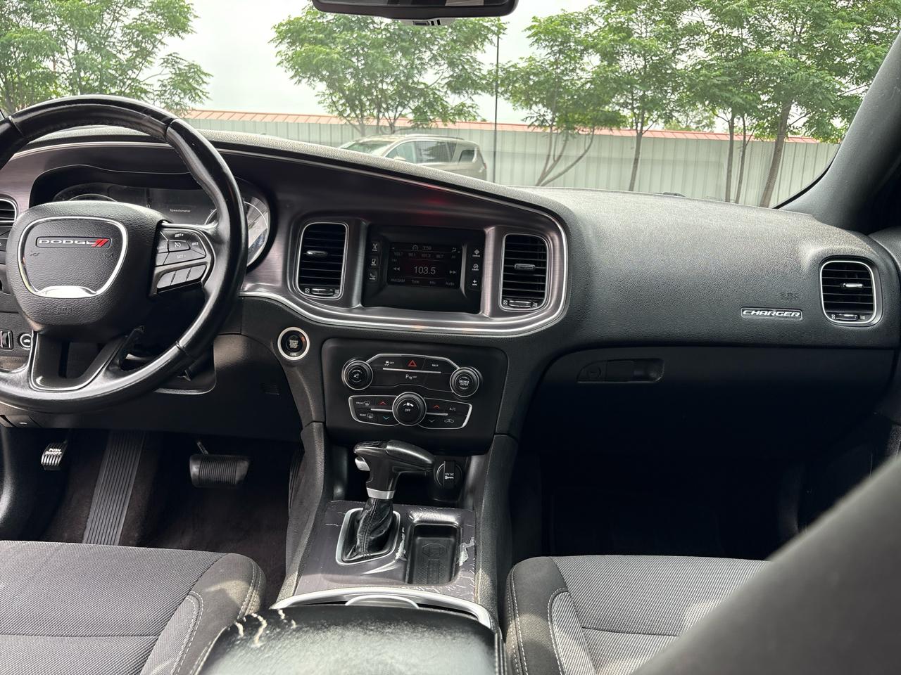 Dodge Charger 4dr Sdn SE RWD 2016