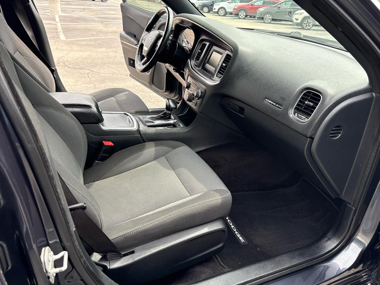 Dodge Charger 4dr Sdn SE RWD 2016