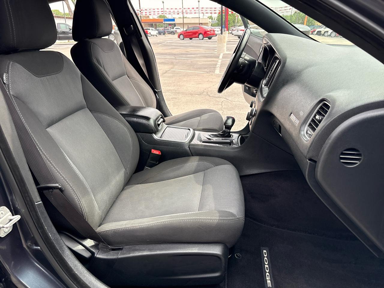 Dodge Charger 4dr Sdn SE RWD 2016
