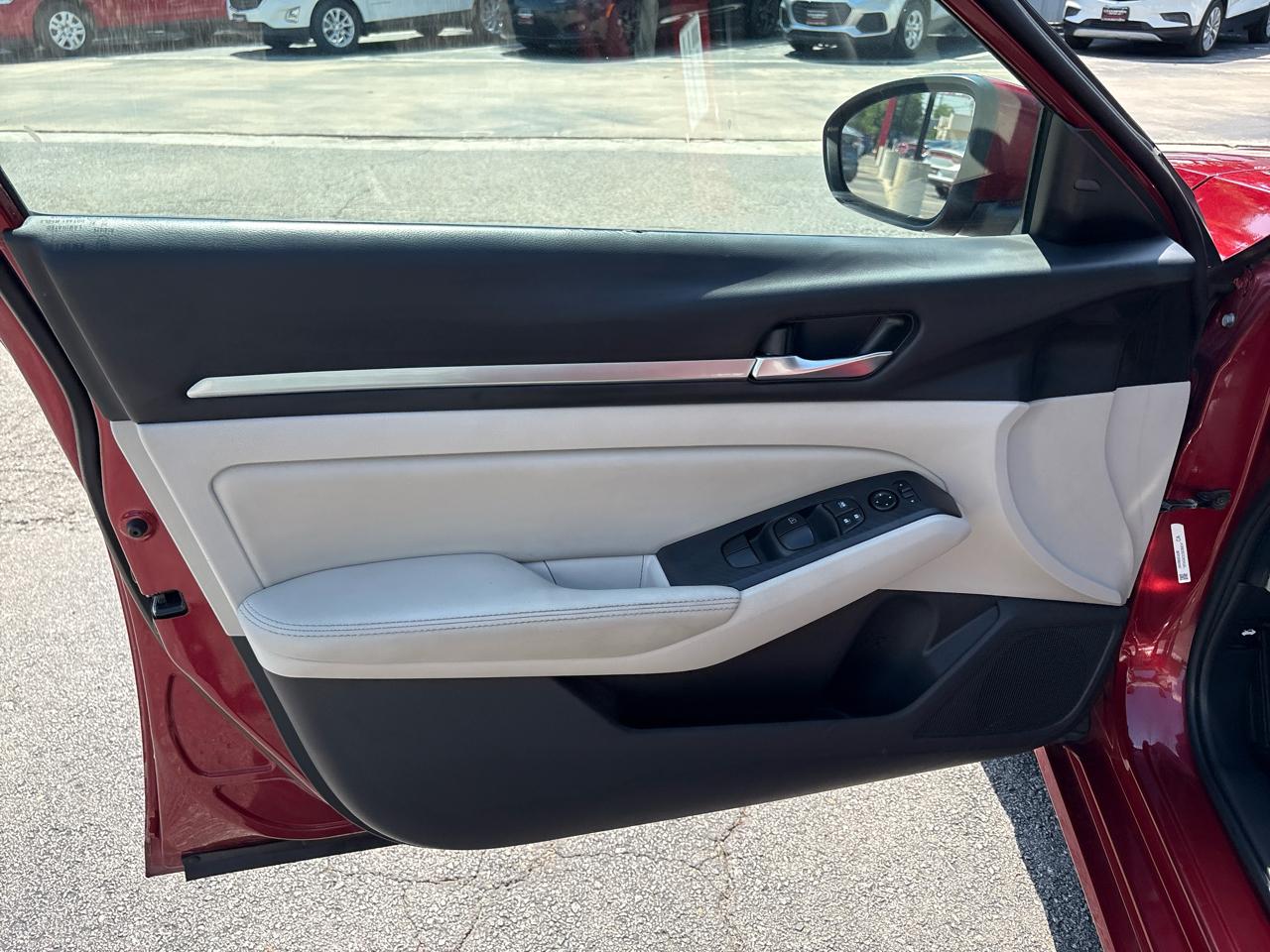 Nissan Altima 2.5 SV Sedan 2022