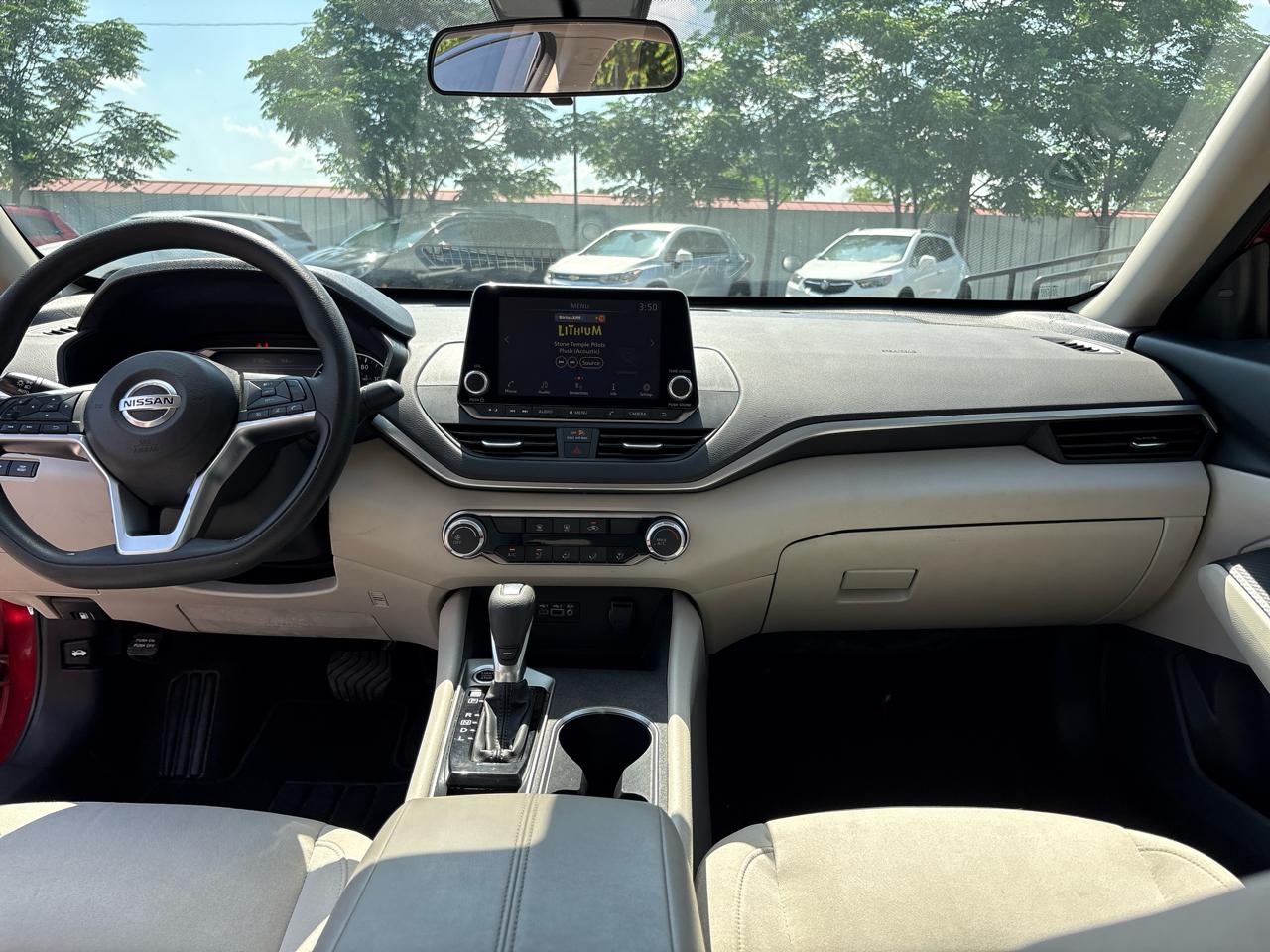 Nissan Altima 2.5 SV Sedan 2022