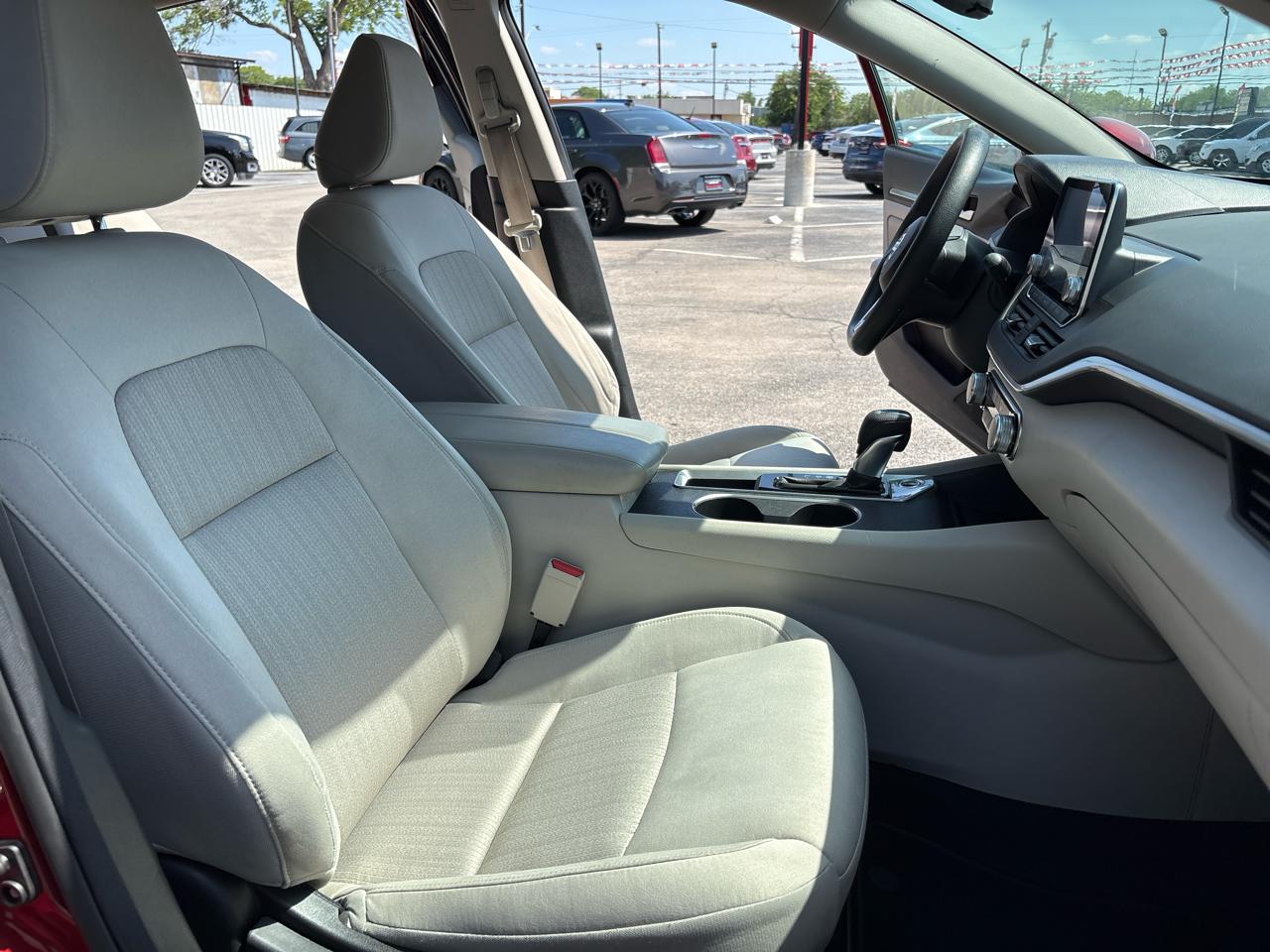 Nissan Altima 2.5 SV Sedan 2022