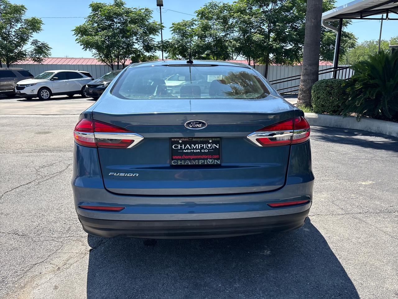 Ford Fusion S FWD 2019