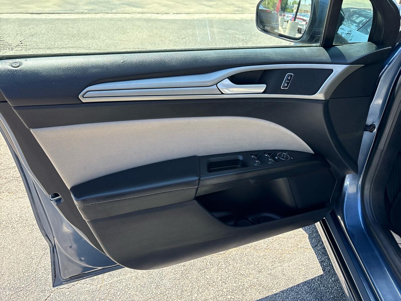 Ford Fusion S FWD 2019