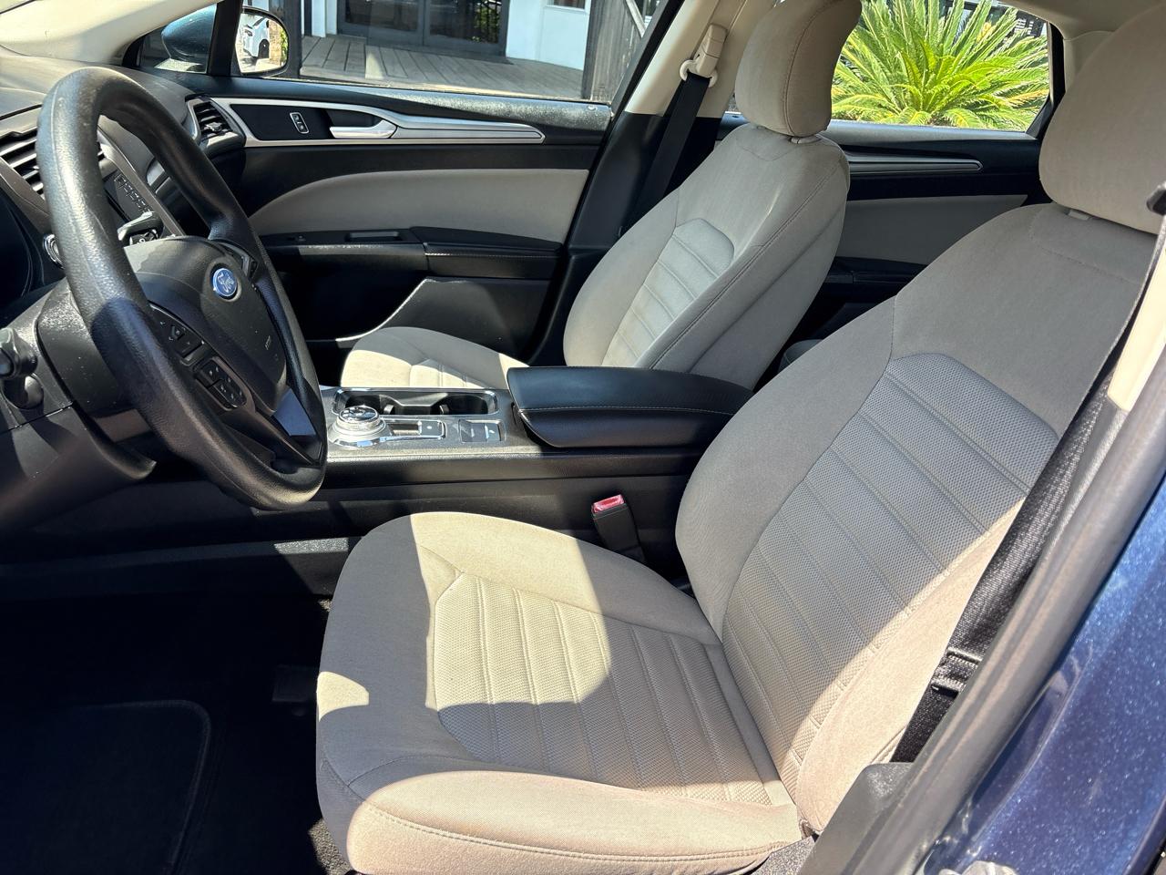 Ford Fusion S FWD 2019