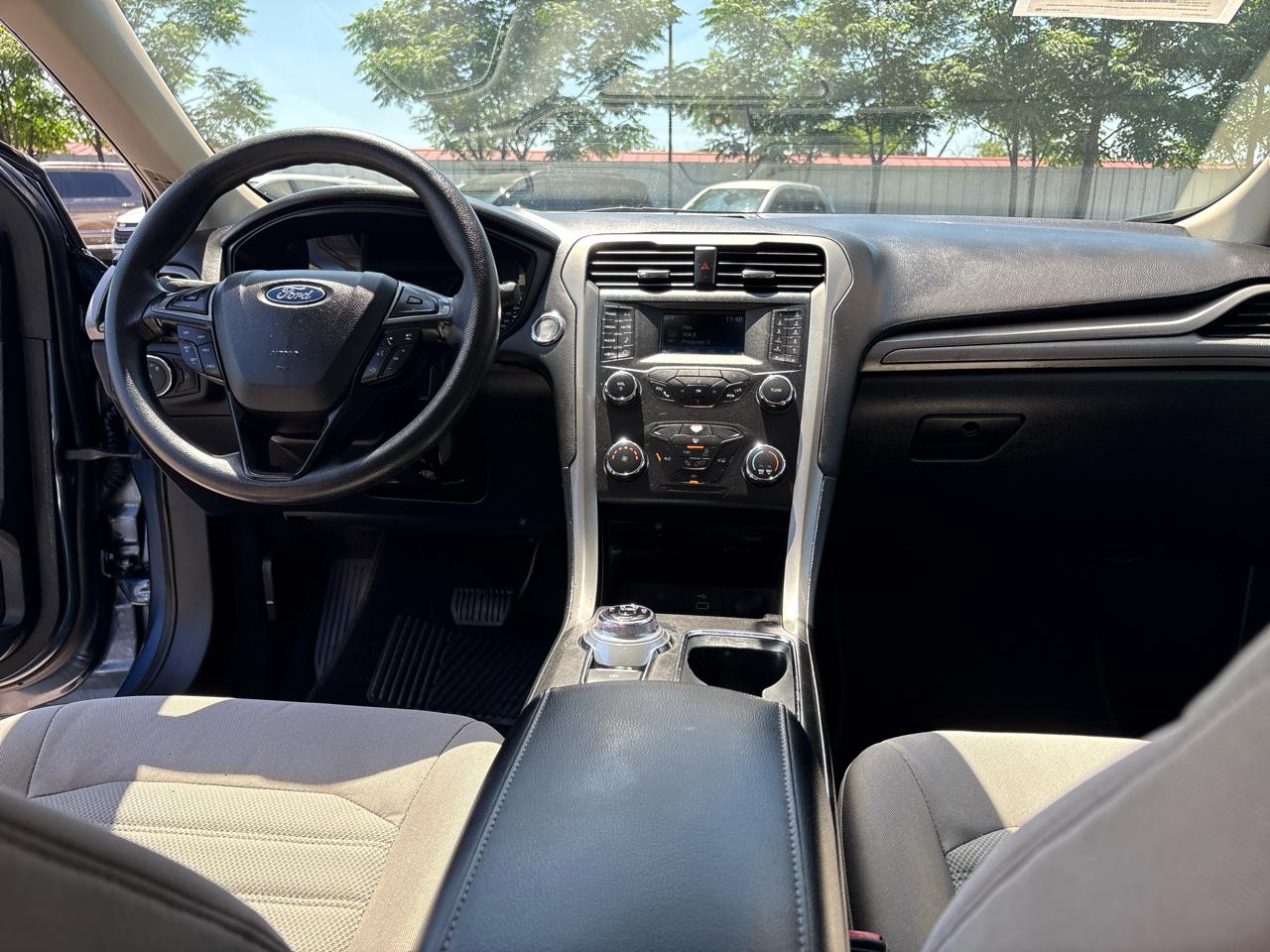 Ford Fusion S FWD 2019