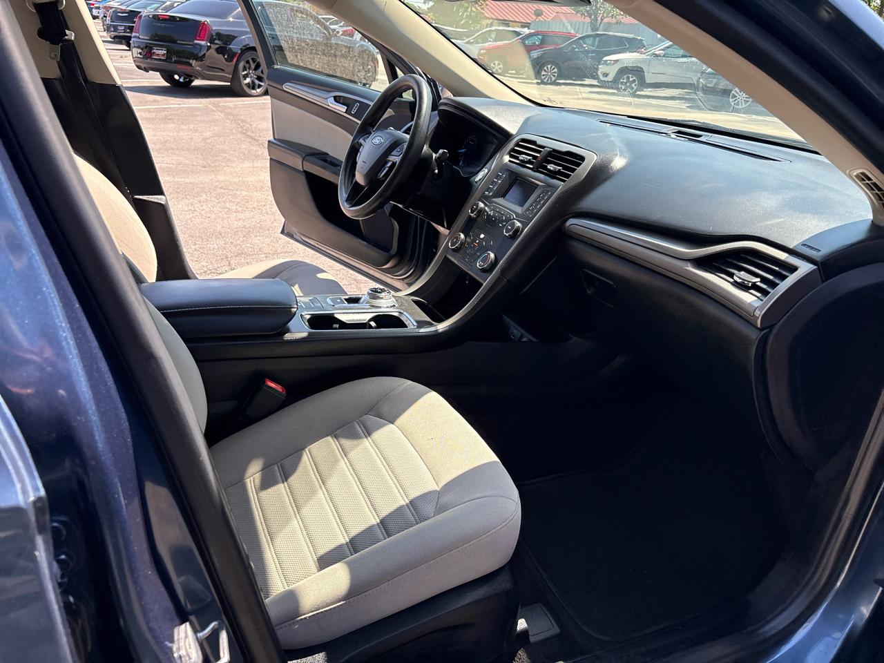 Ford Fusion S FWD 2019