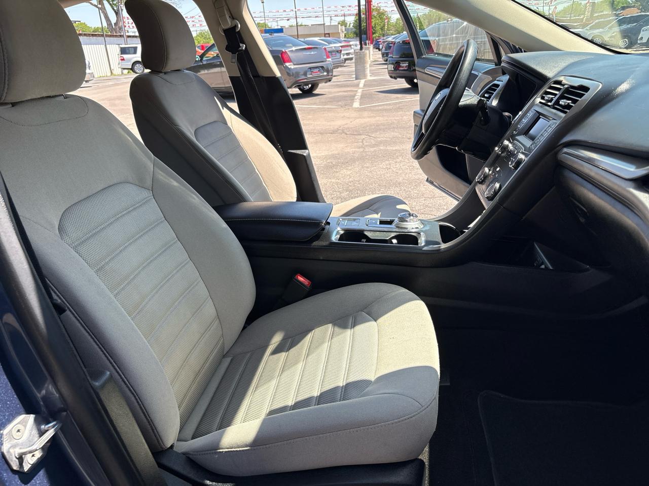 Ford Fusion S FWD 2019