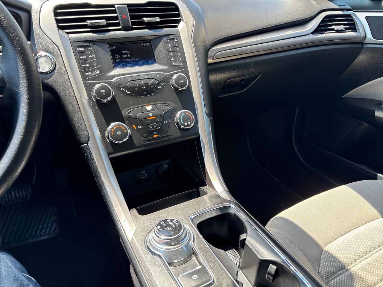 Ford Fusion S FWD 2019
