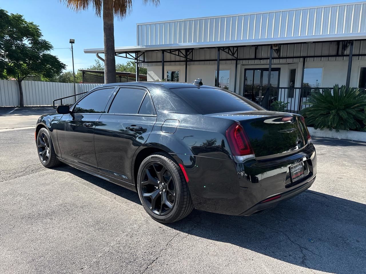 Chrysler 300 Touring L RWD 2022