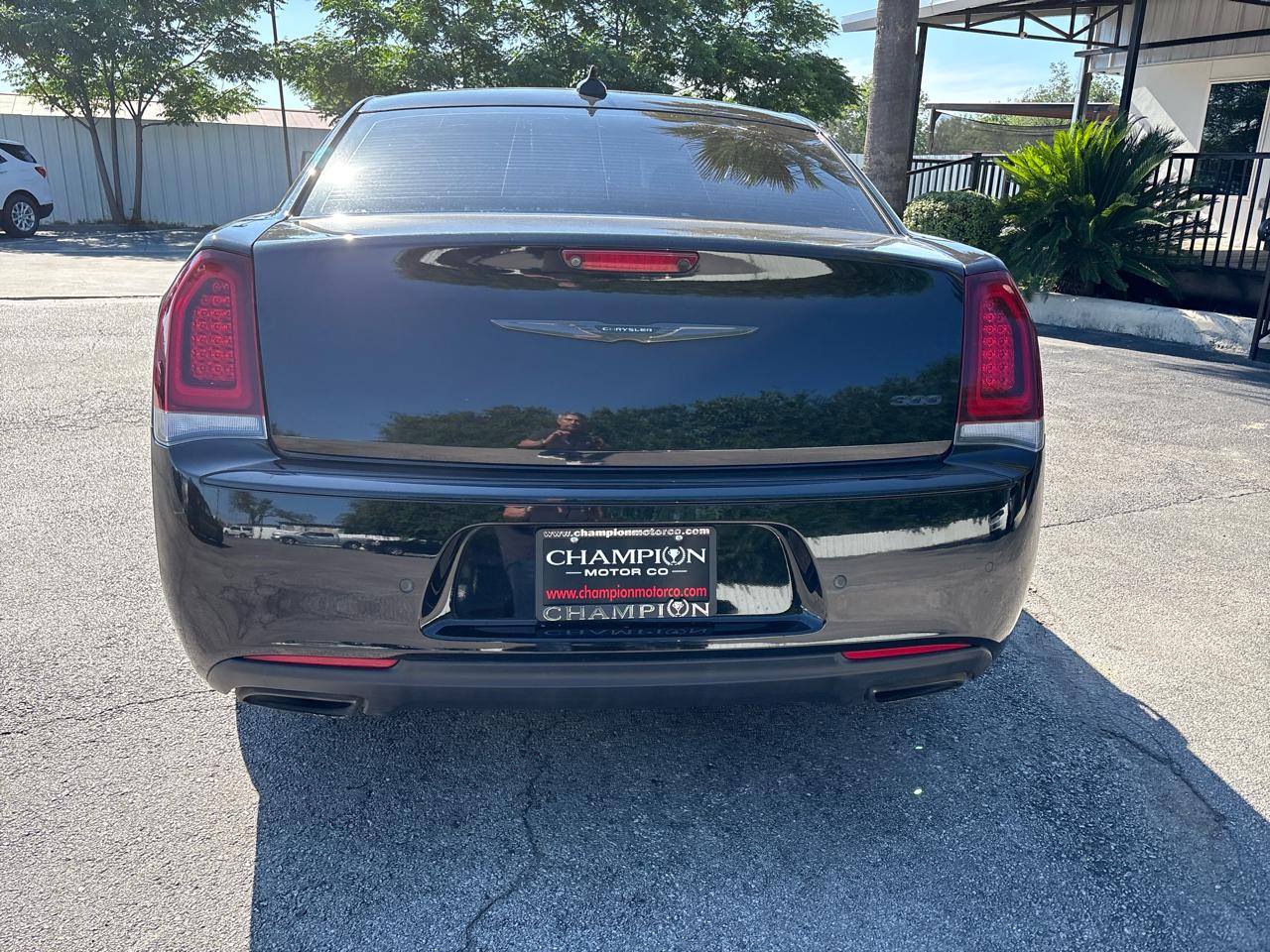 Chrysler 300 Touring L RWD 2022