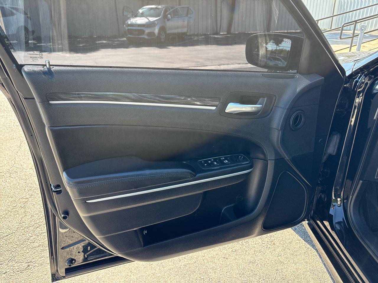 Chrysler 300 Touring L RWD 2022