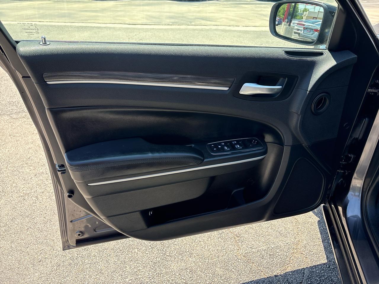Chrysler 300 Touring RWD 2019