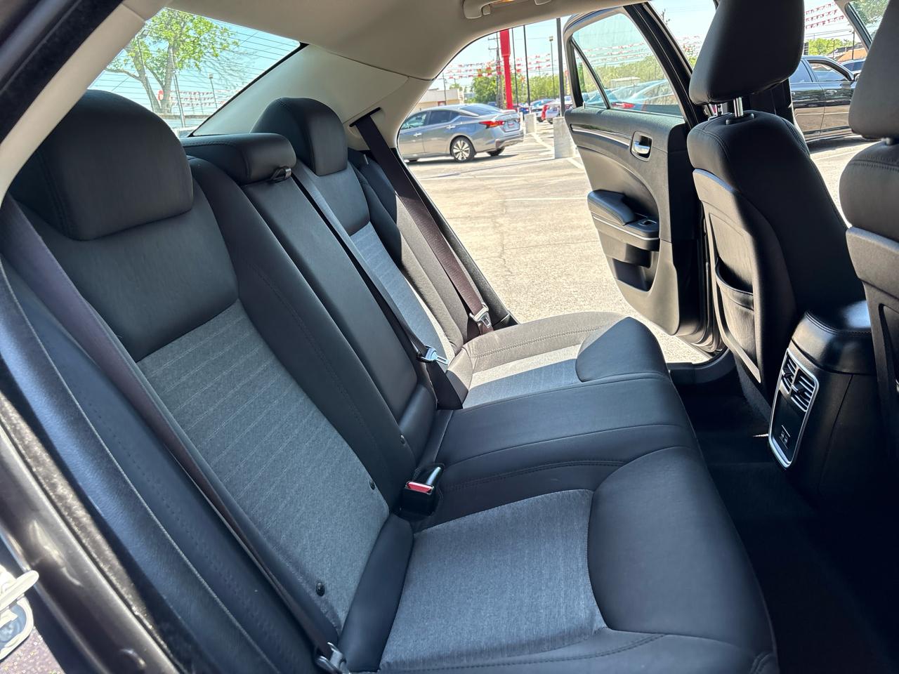 Chrysler 300 Touring RWD 2019