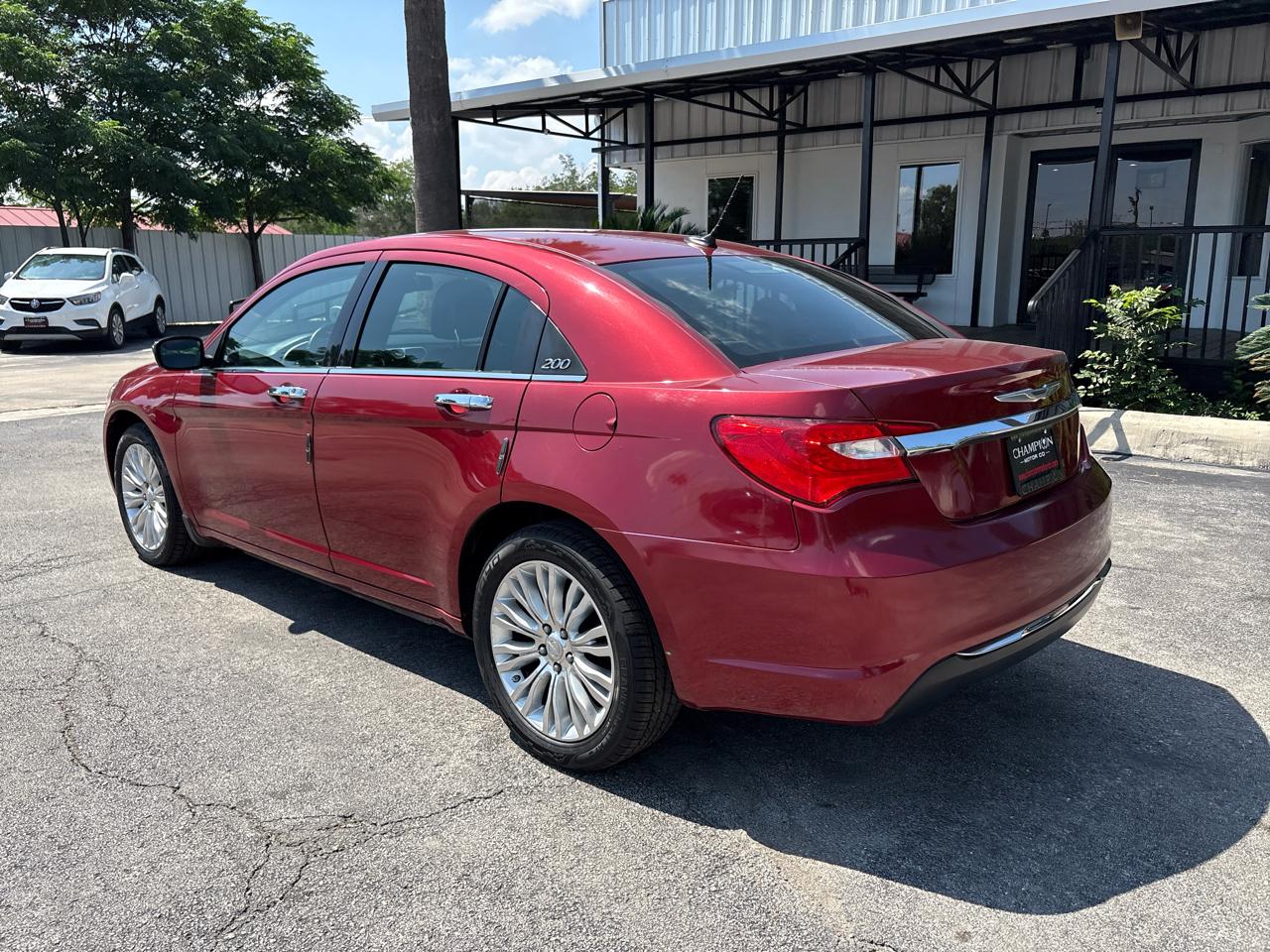 Chrysler 200 4dr Sdn Limited 2011