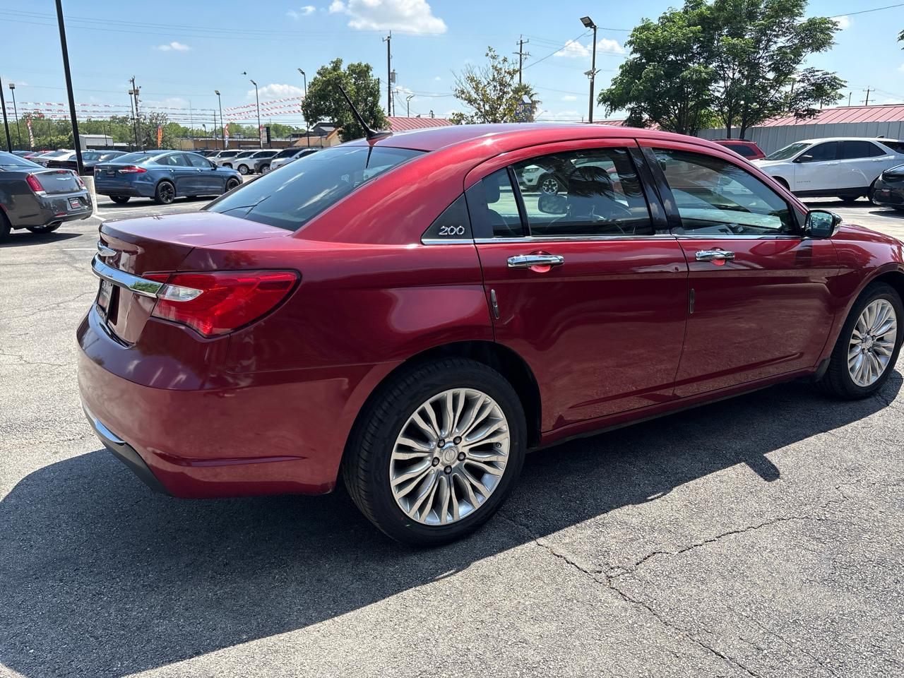 Chrysler 200 4dr Sdn Limited 2011