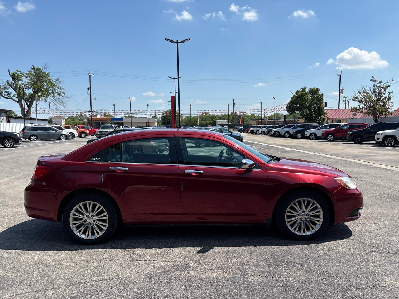Chrysler 200 4dr Sdn Limited 2011