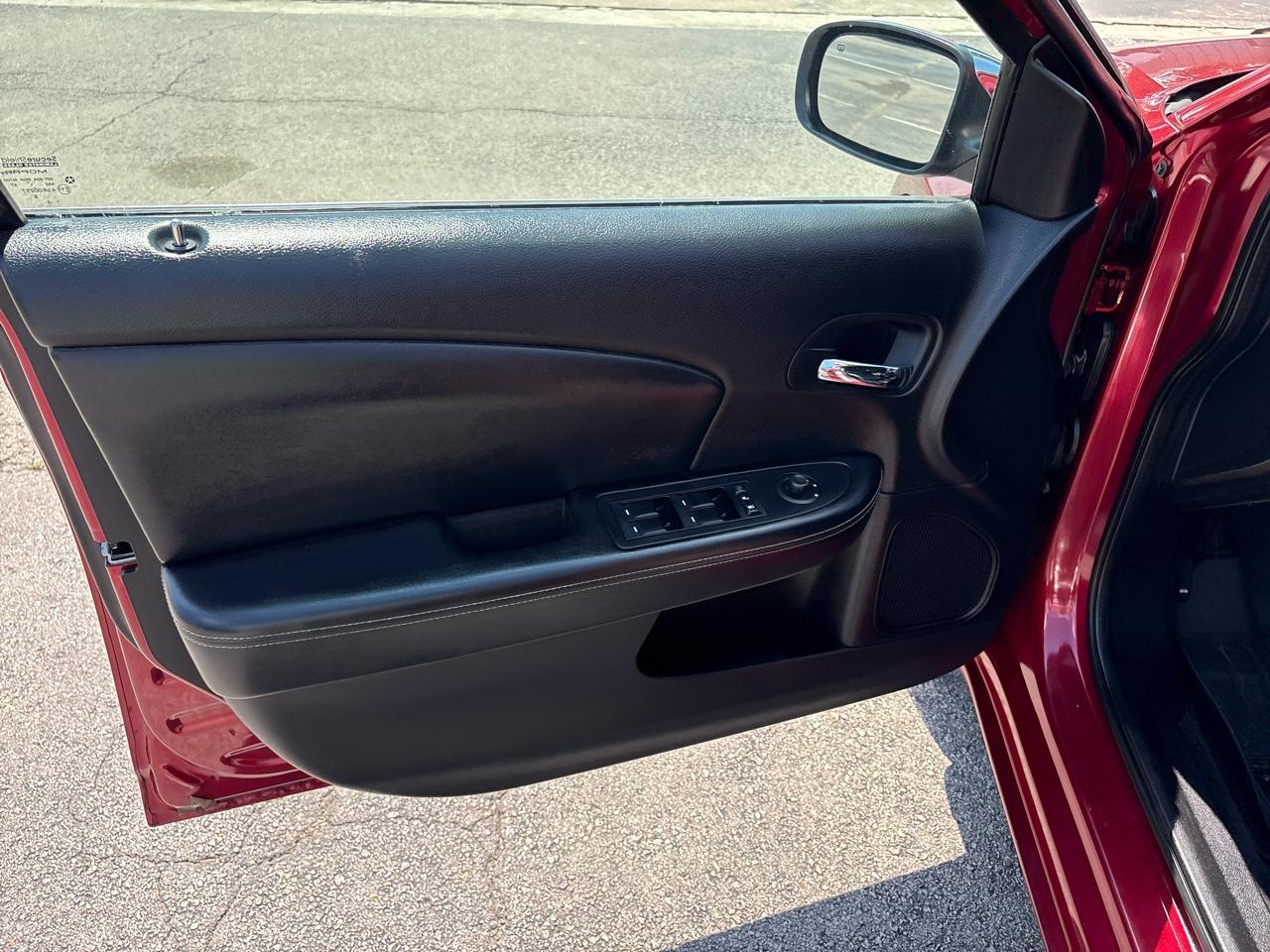 Chrysler 200 4dr Sdn Limited 2011