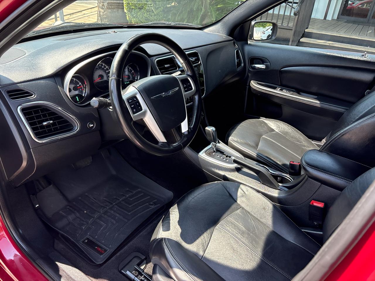 Chrysler 200 4dr Sdn Limited 2011