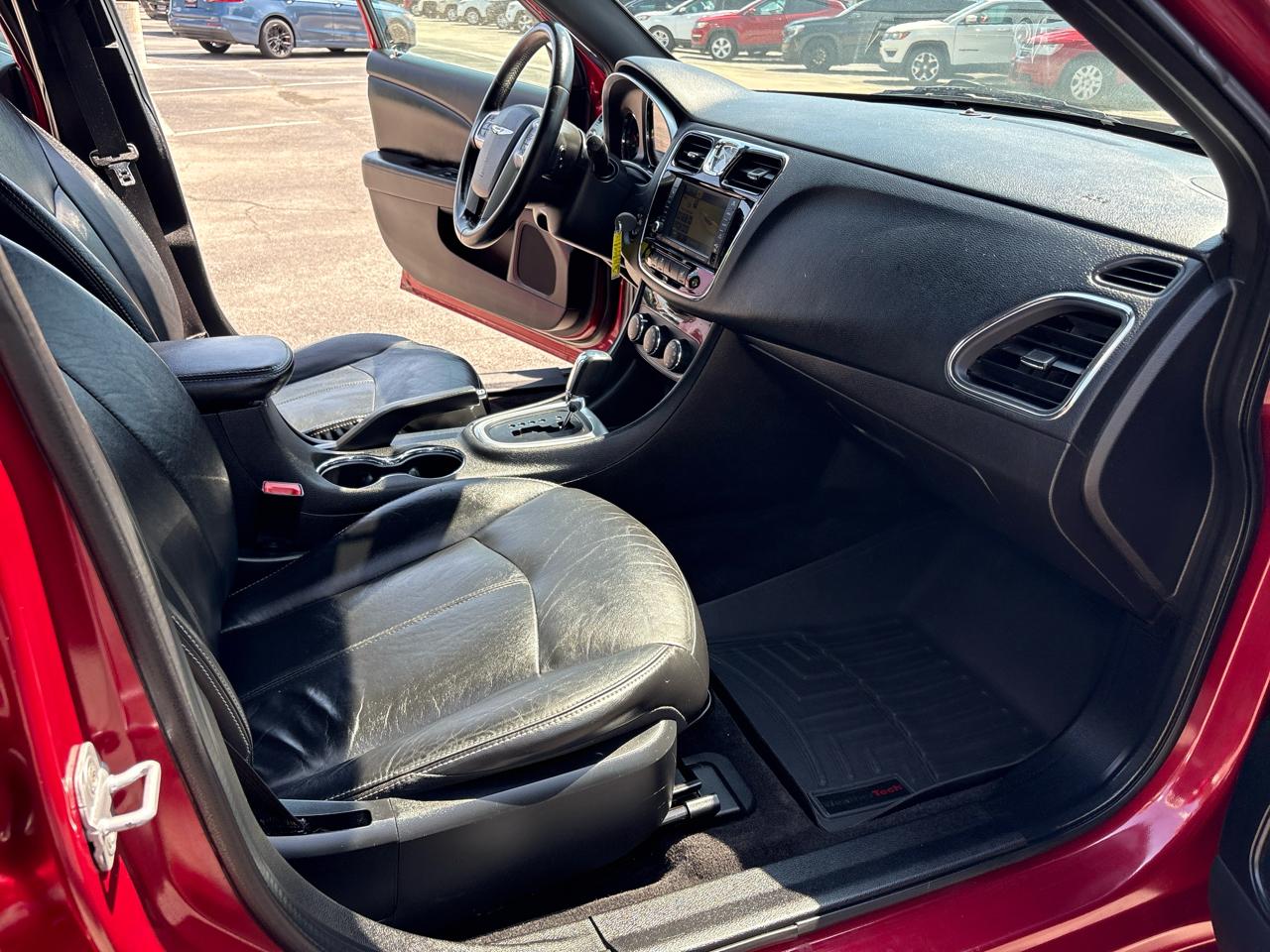 Chrysler 200 4dr Sdn Limited 2011