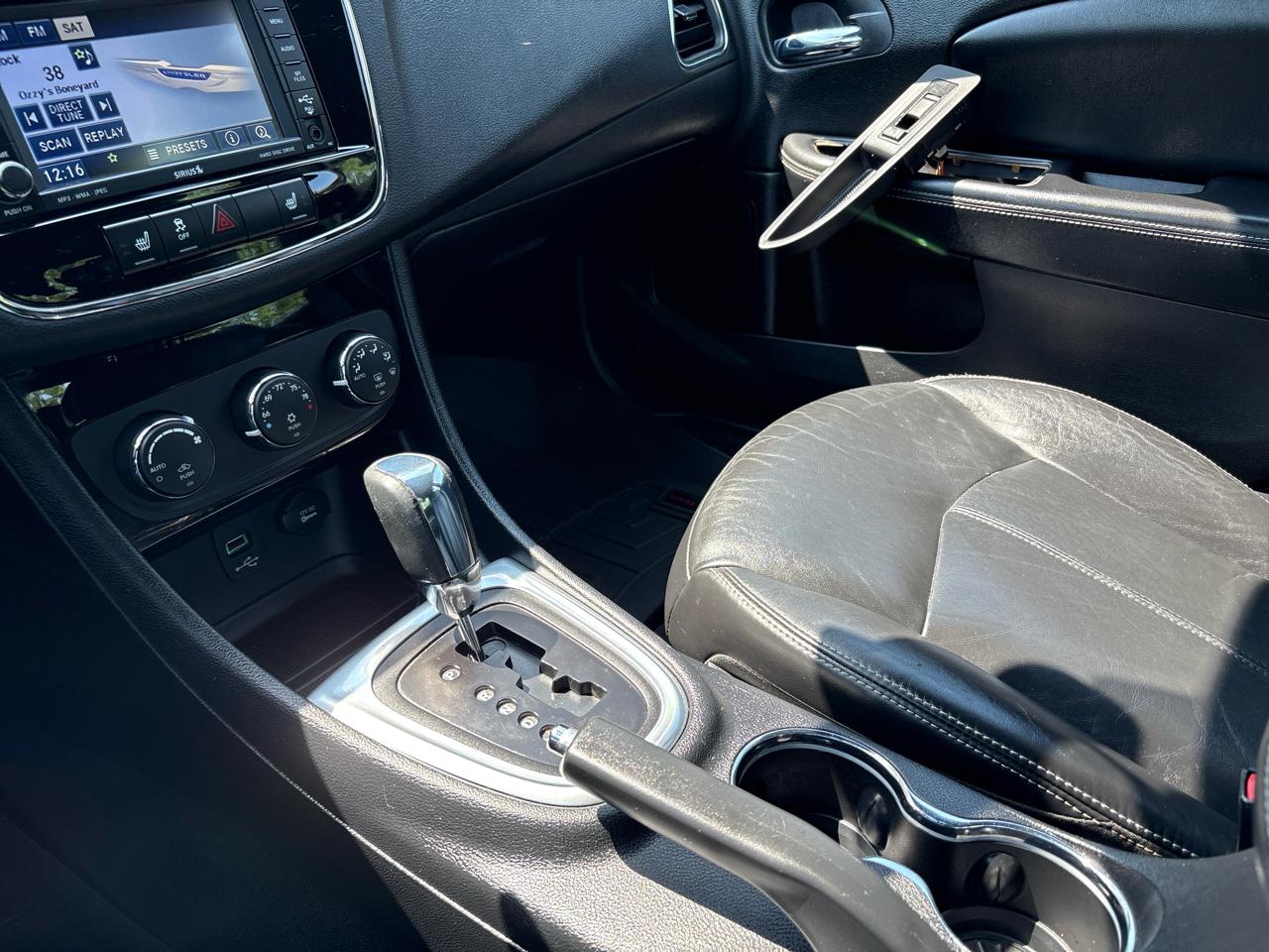 Chrysler 200 4dr Sdn Limited 2011