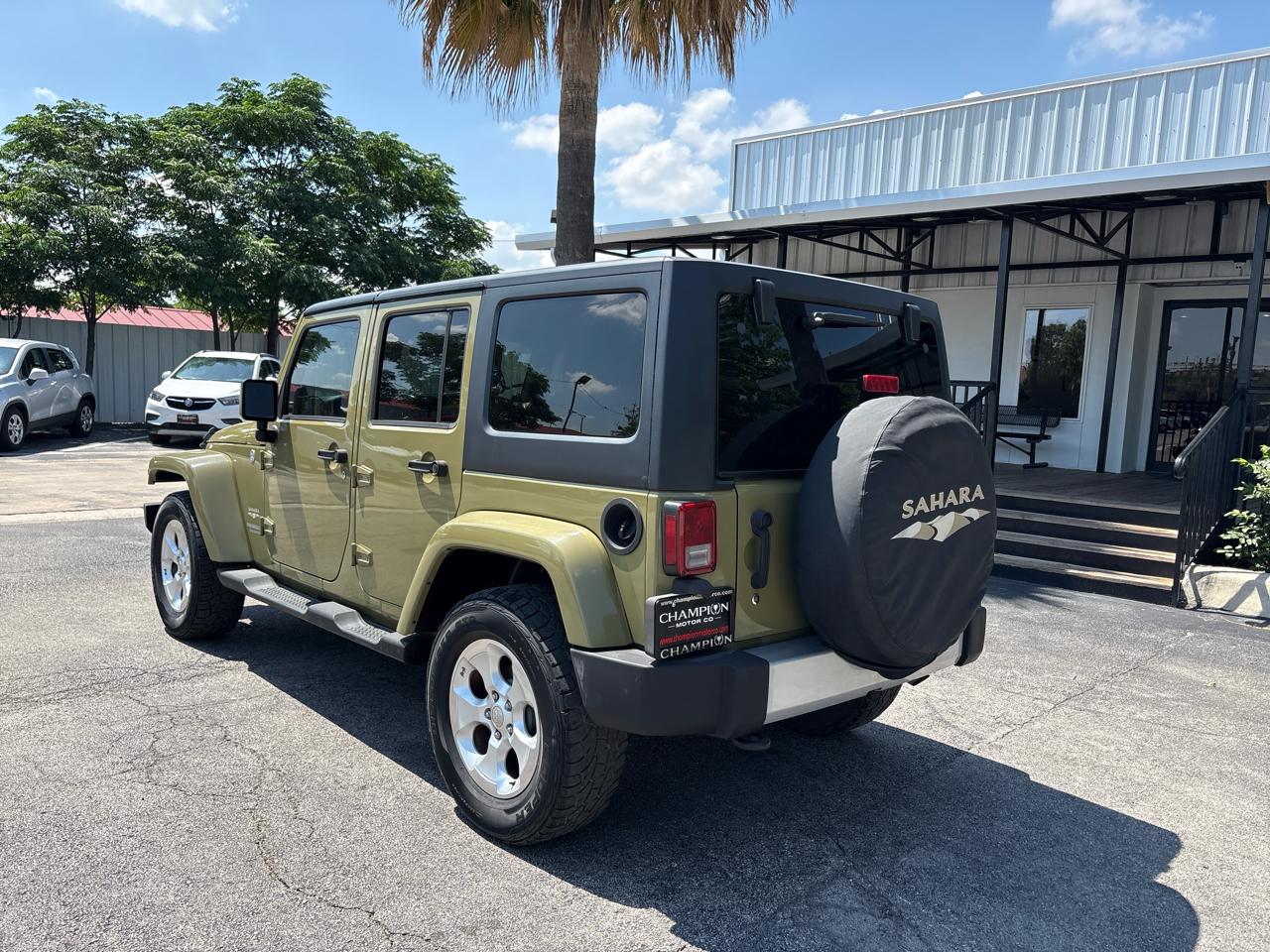 Jeep Wrangler Unlimited 4WD 4dr Sahara 2013