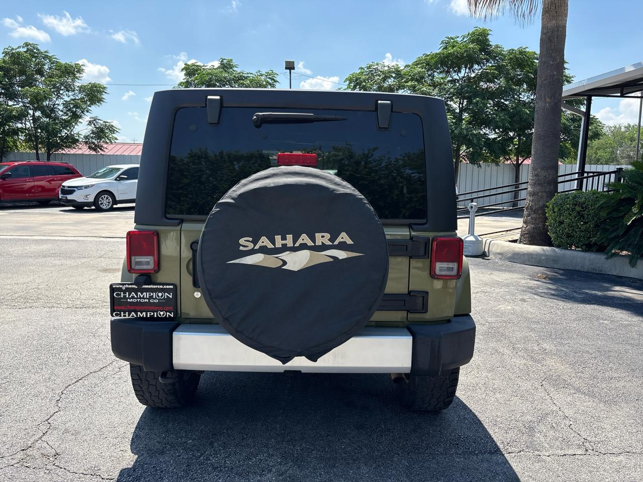 Jeep Wrangler Unlimited 4WD 4dr Sahara 2013