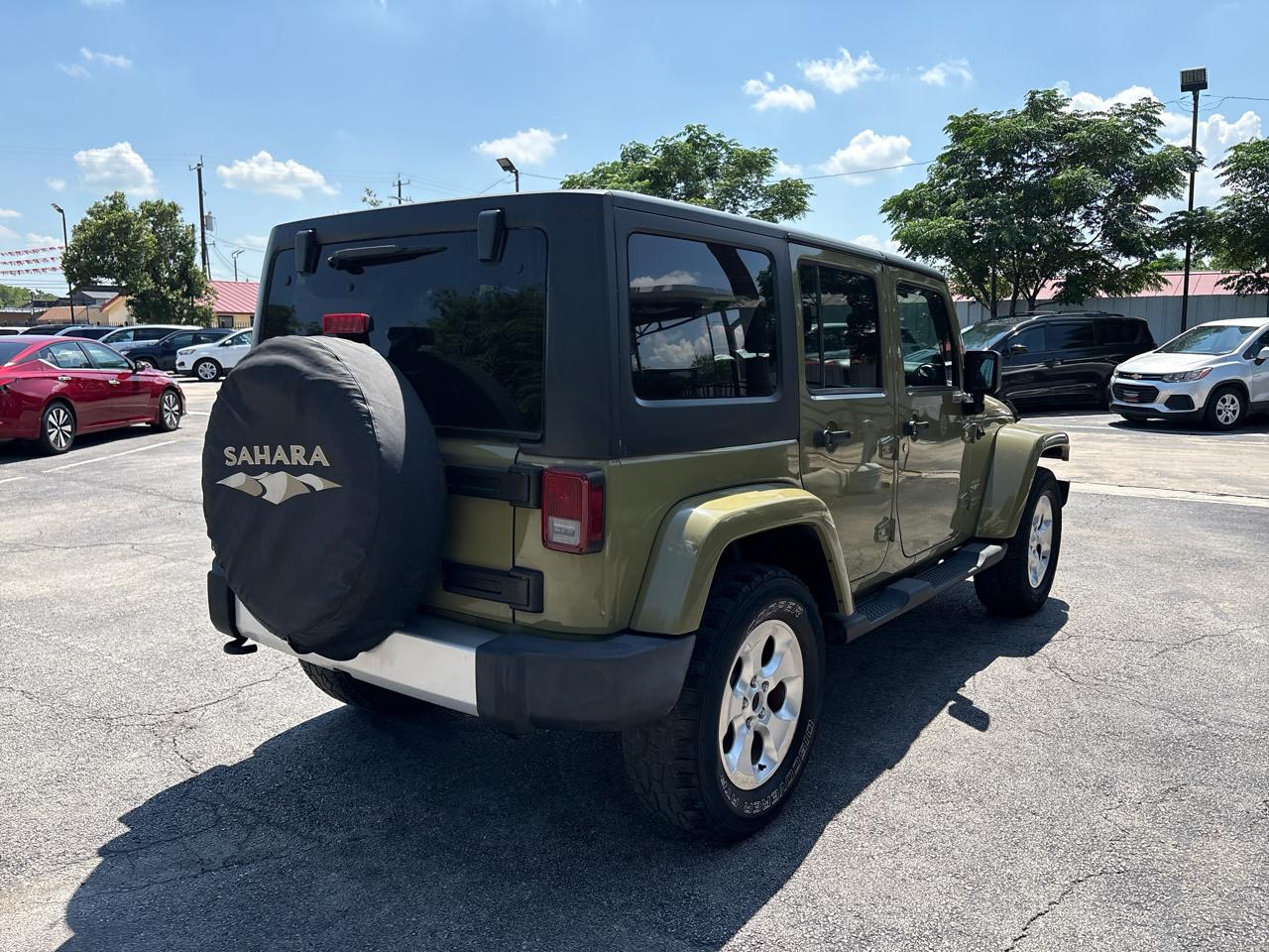 Jeep Wrangler Unlimited 4WD 4dr Sahara 2013