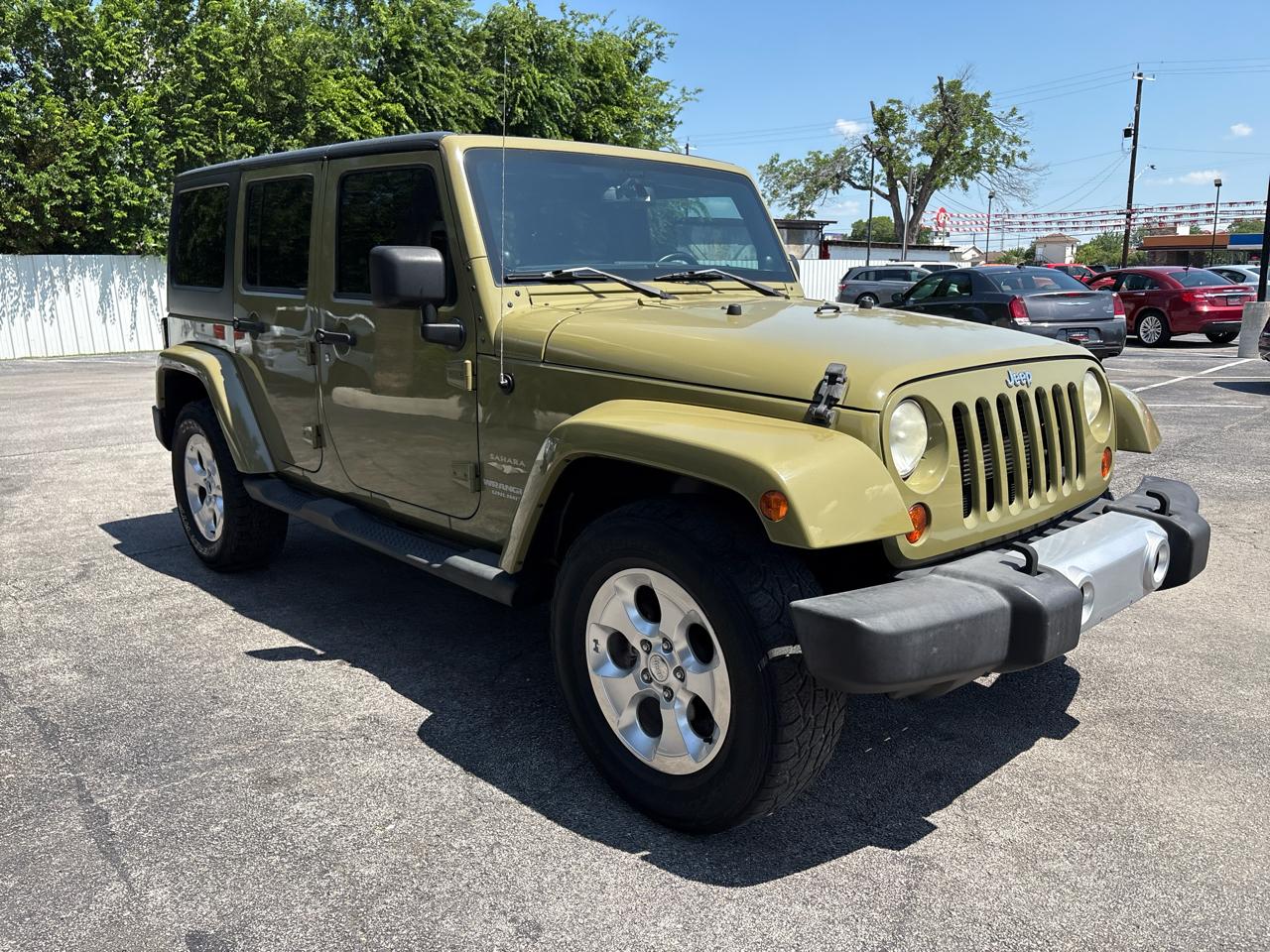 Jeep Wrangler Unlimited 4WD 4dr Sahara 2013