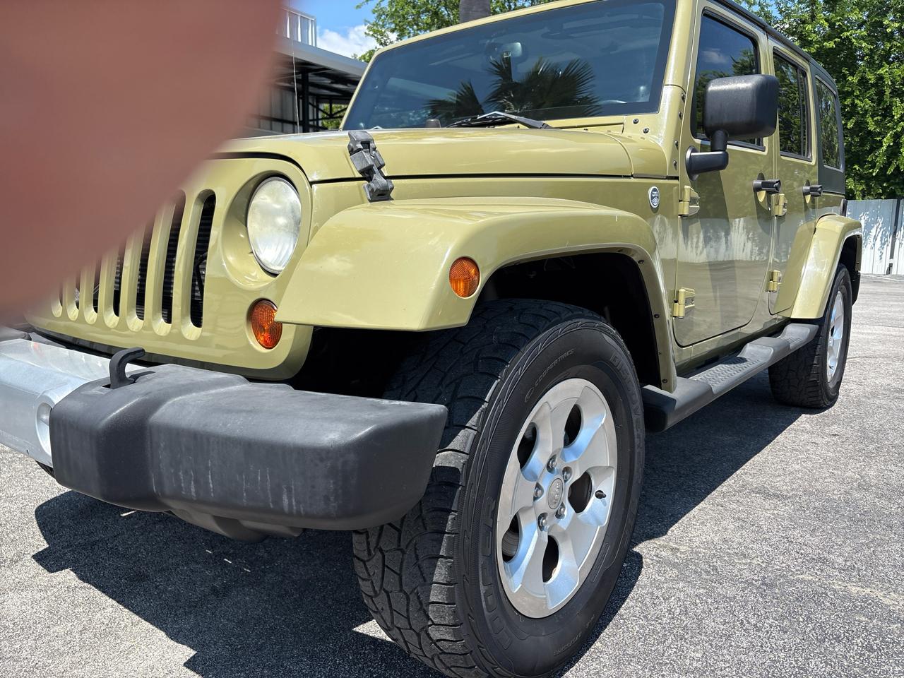 Jeep Wrangler Unlimited 4WD 4dr Sahara 2013