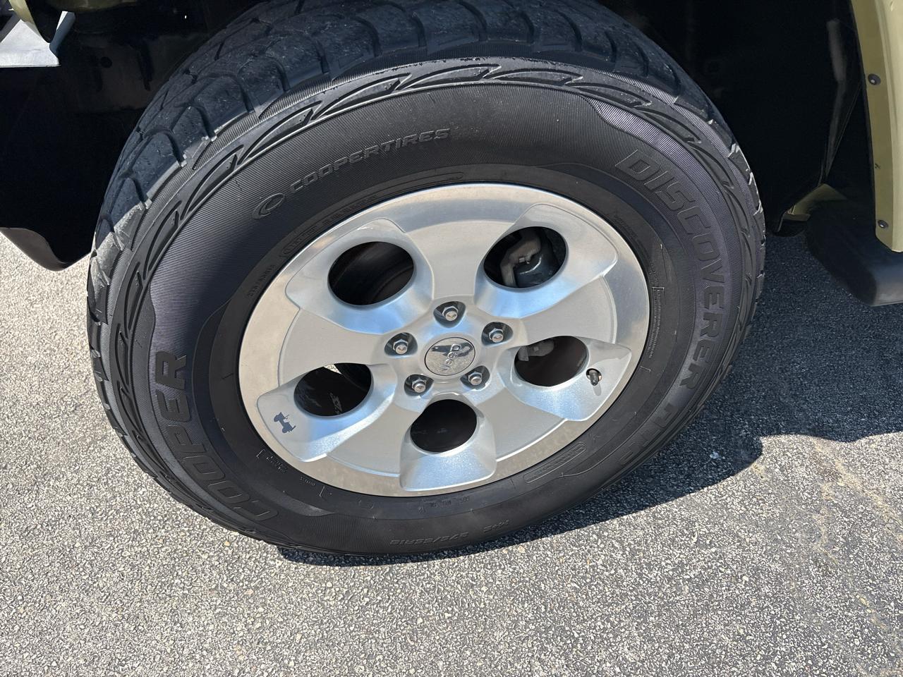 Jeep Wrangler Unlimited 4WD 4dr Sahara 2013