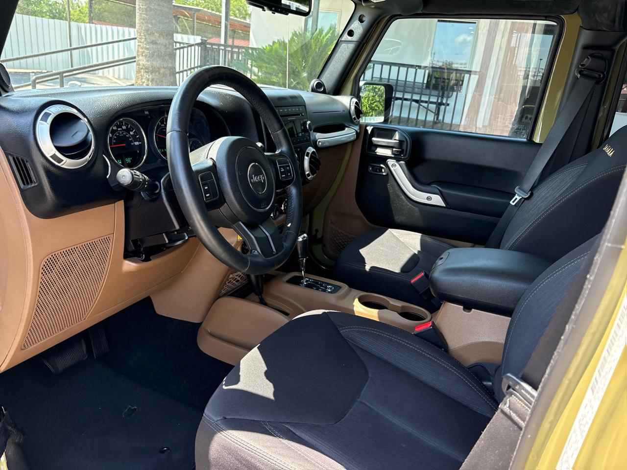 Jeep Wrangler Unlimited 4WD 4dr Sahara 2013