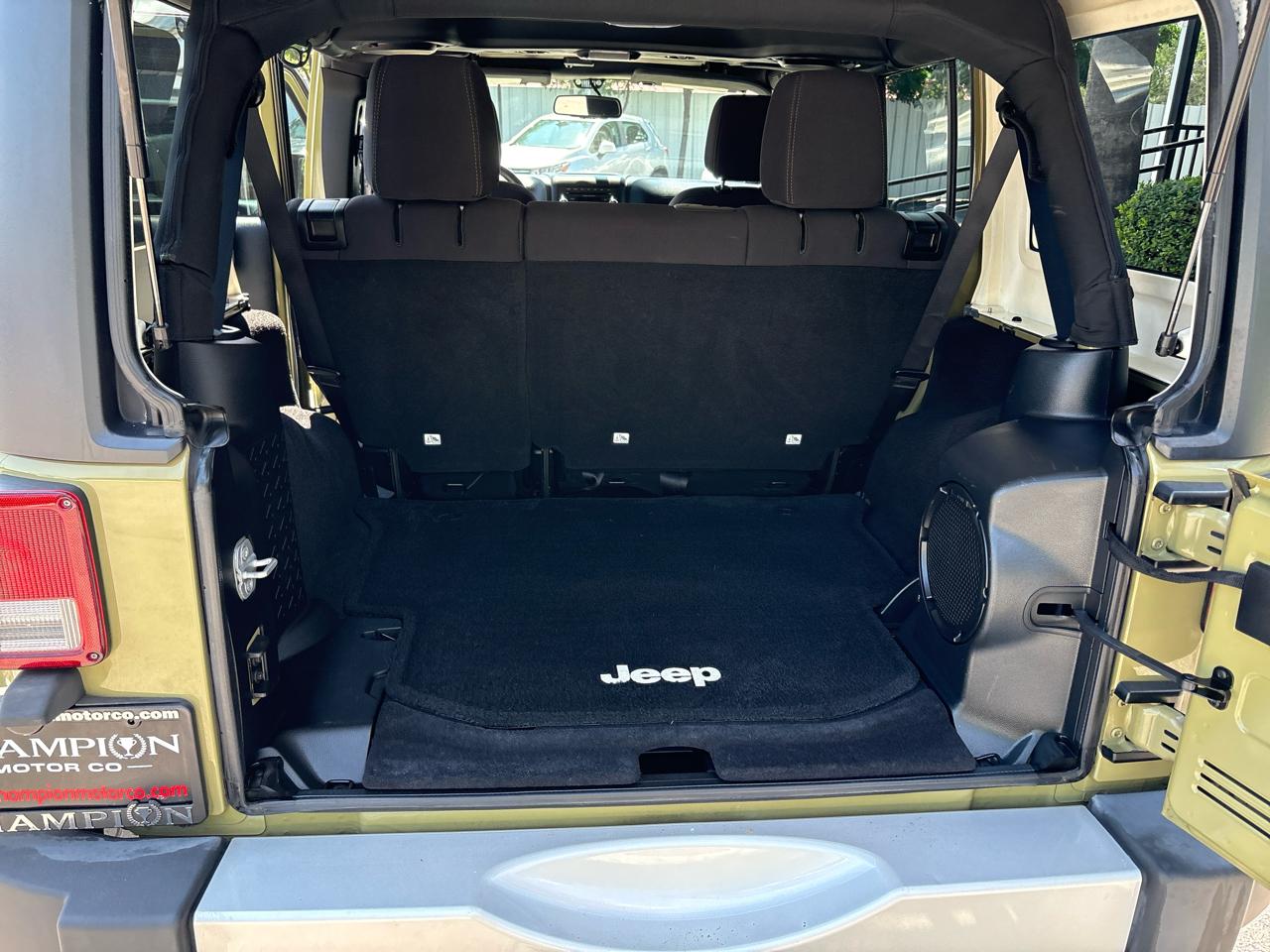 Jeep Wrangler Unlimited 4WD 4dr Sahara 2013
