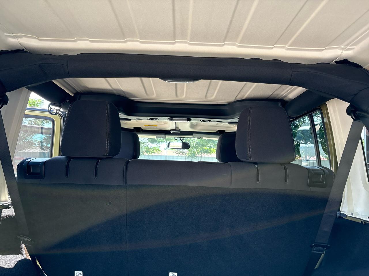 Jeep Wrangler Unlimited 4WD 4dr Sahara 2013