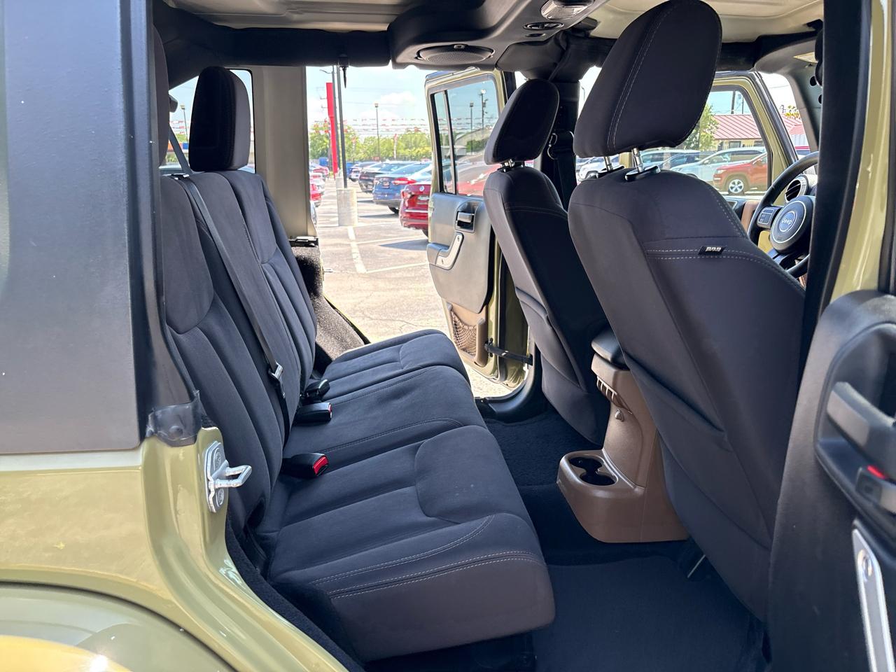 Jeep Wrangler Unlimited 4WD 4dr Sahara 2013