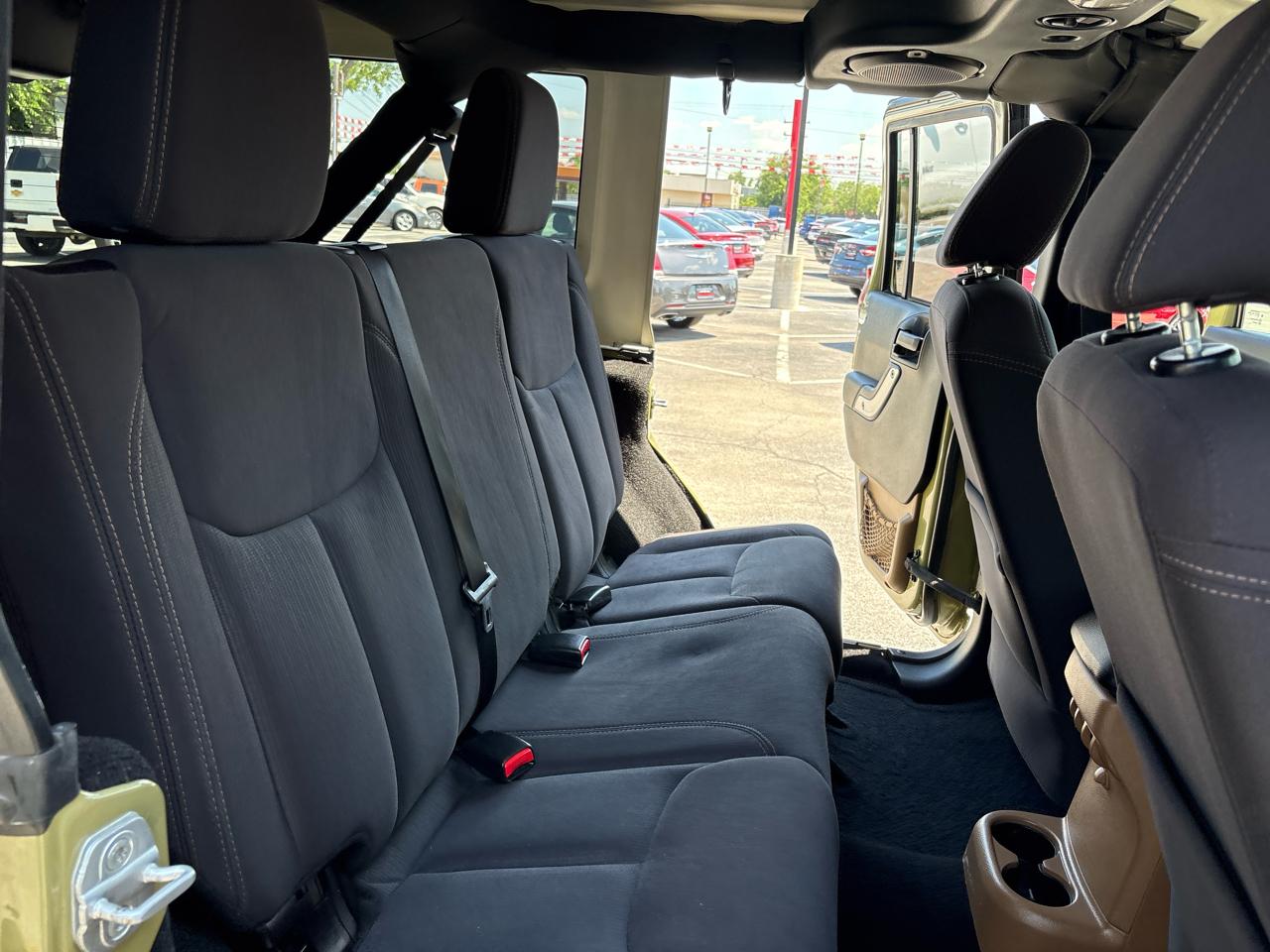 Jeep Wrangler Unlimited 4WD 4dr Sahara 2013