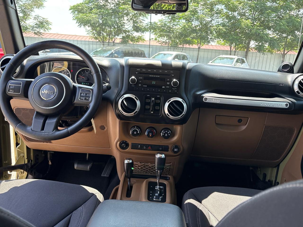 Jeep Wrangler Unlimited 4WD 4dr Sahara 2013