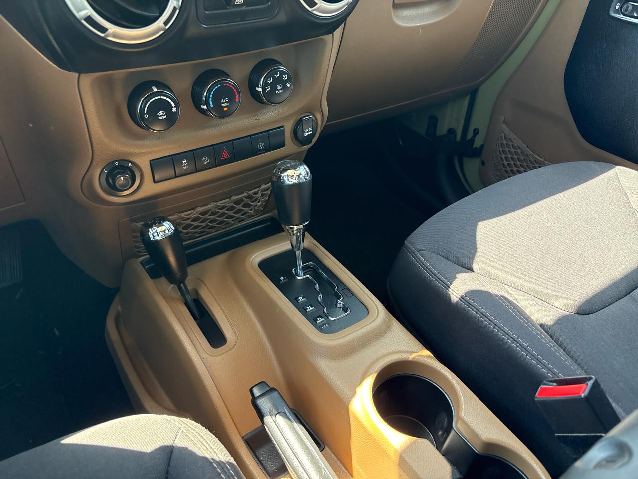 Jeep Wrangler Unlimited 4WD 4dr Sahara 2013