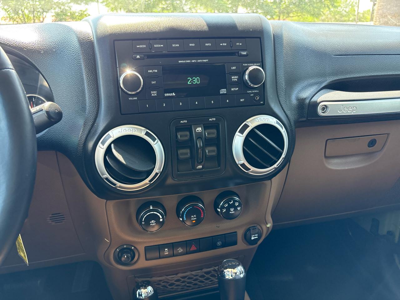 Jeep Wrangler Unlimited 4WD 4dr Sahara 2013