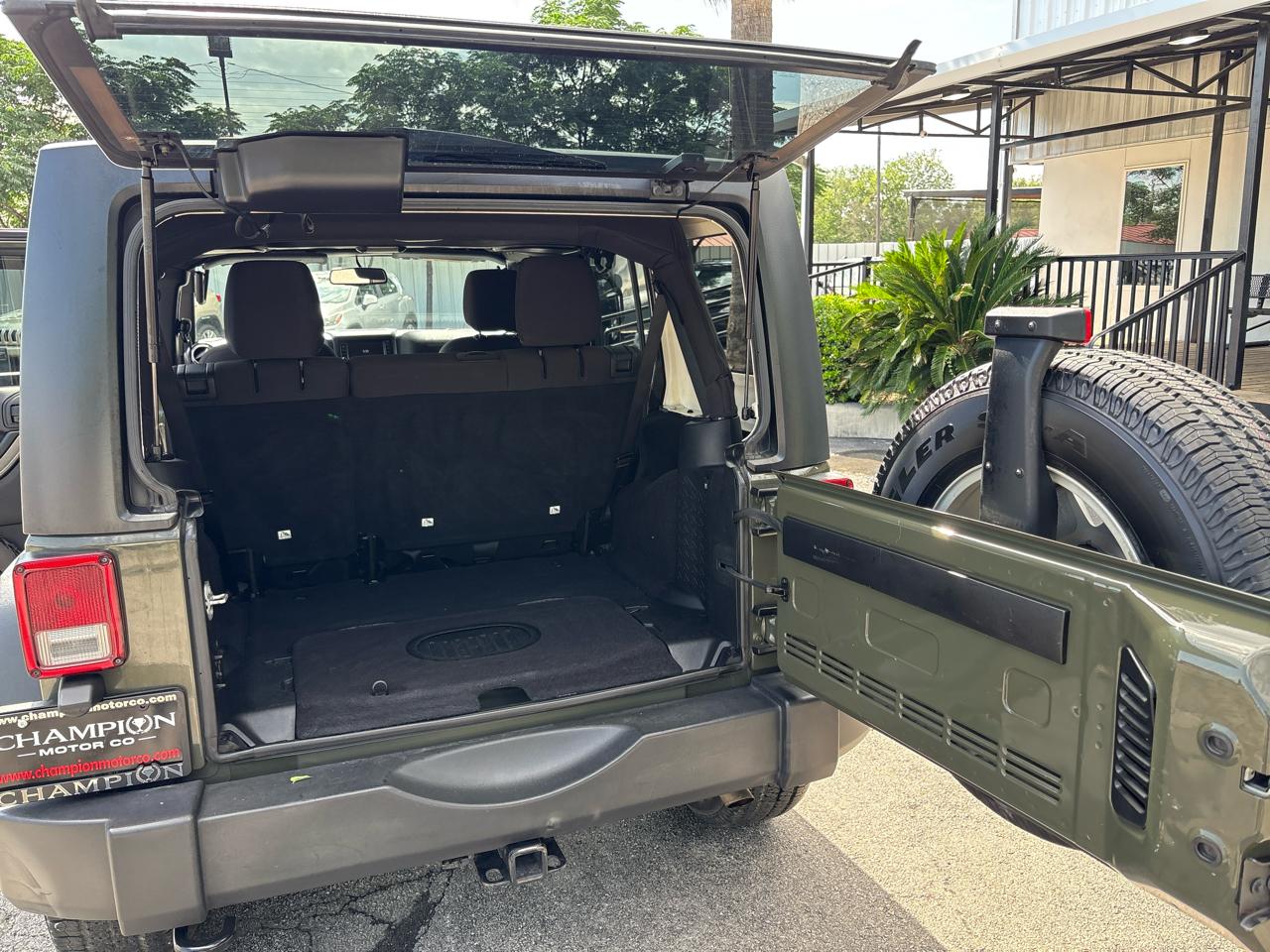 Jeep Wrangler Unlimited 4WD 4dr Sport 2015