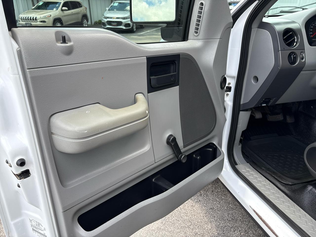 Ford F-150 Reg Cab 126" XLT 2006