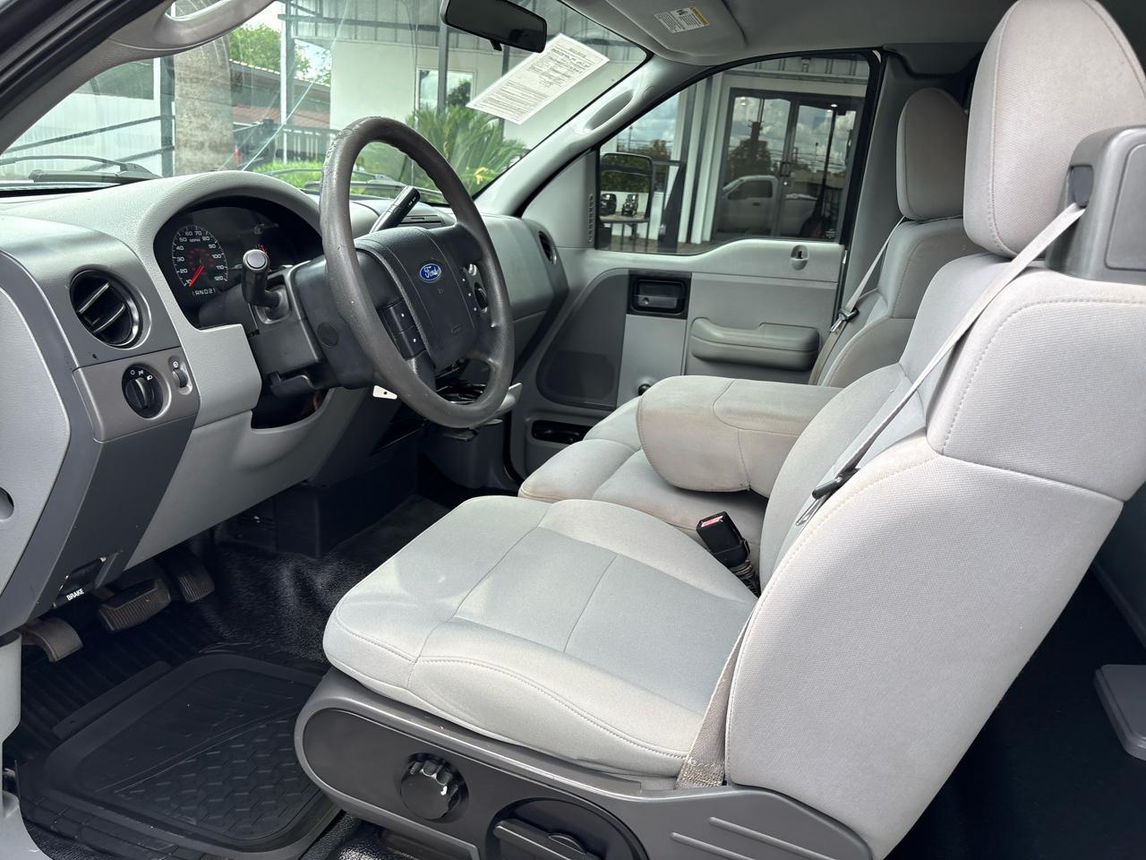 Ford F-150 Reg Cab 126" XLT 2006