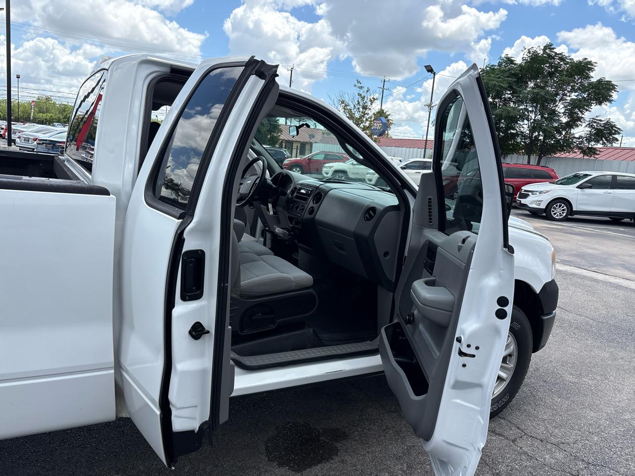 Ford F-150 Reg Cab 126" XLT 2006