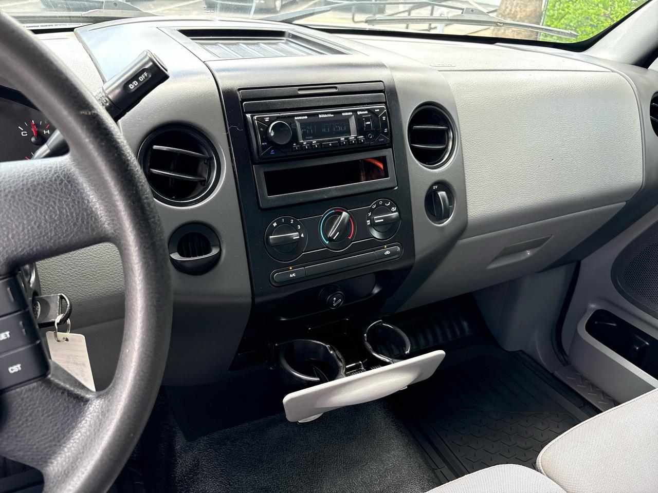 Ford F-150 Reg Cab 126" XLT 2006