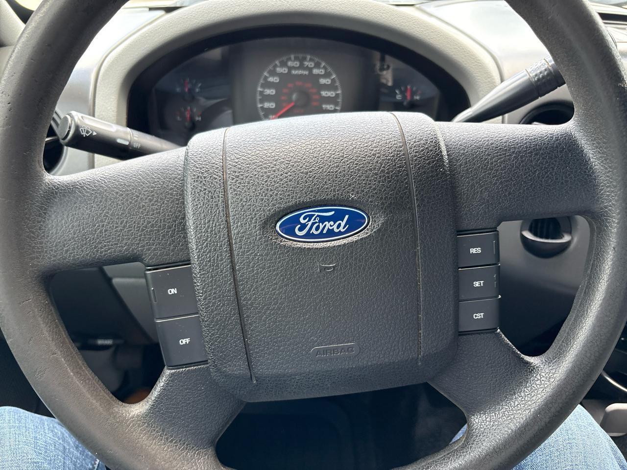 Ford F-150 Reg Cab 126" XLT 2006