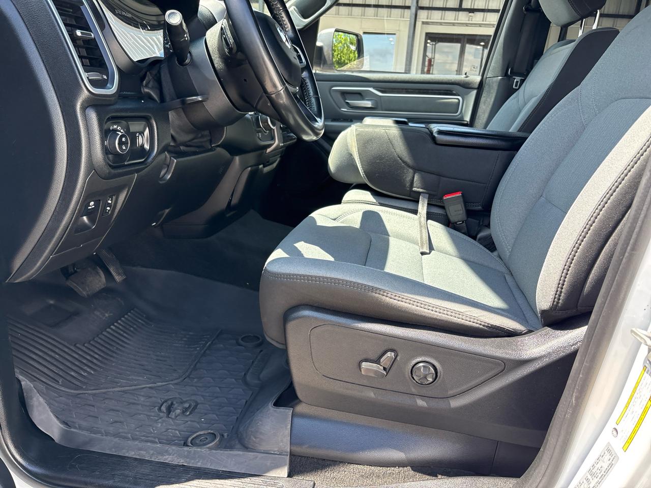 RAM 1500 Lone Star 4x2 Quad Cab 6'4" Box 2021