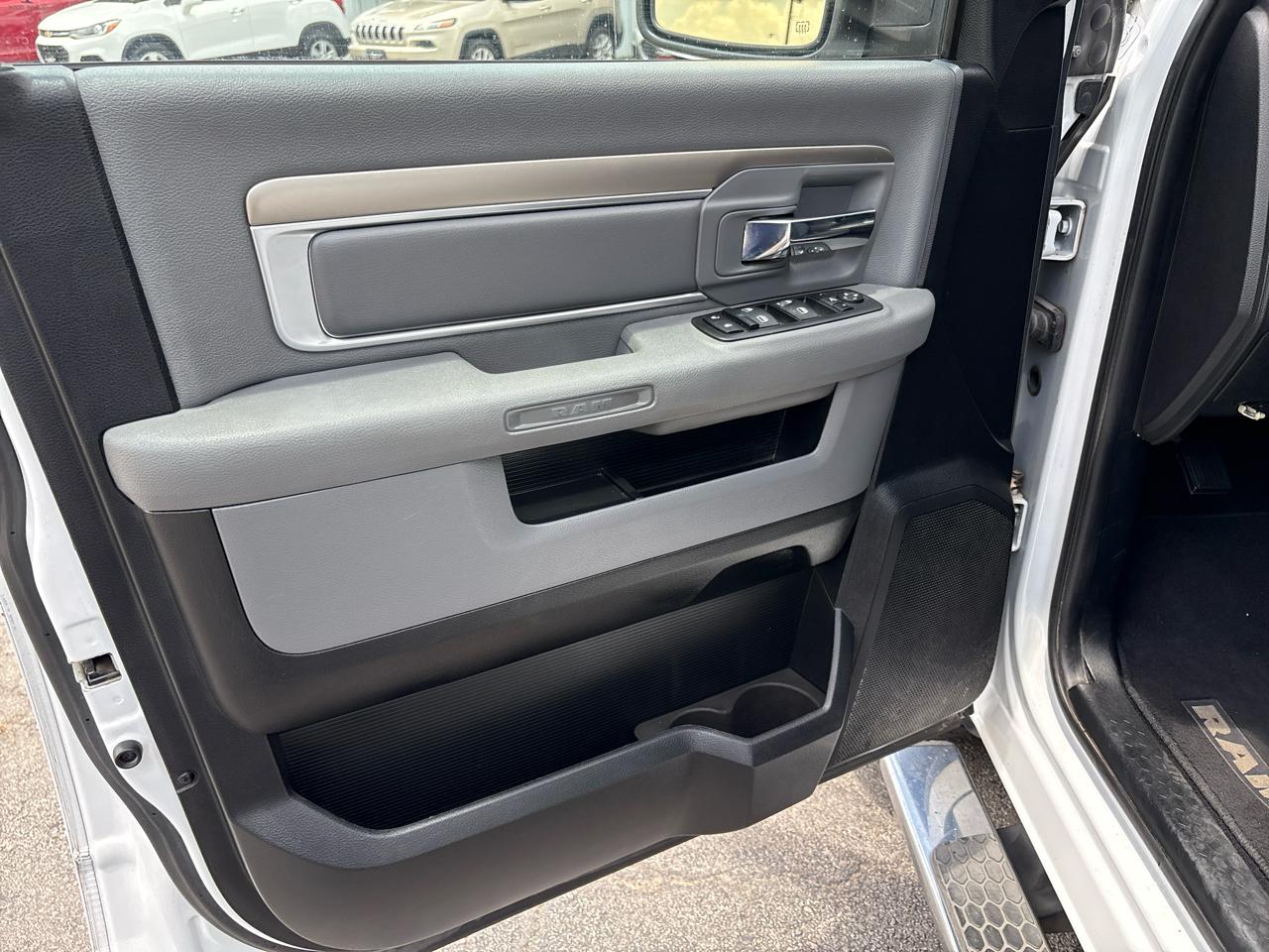 RAM 1500 2WD Quad Cab 140.5" Lone Star 2014