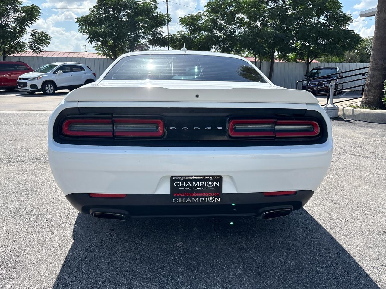 Dodge Challenger 2dr Cpe SXT Plus 2015